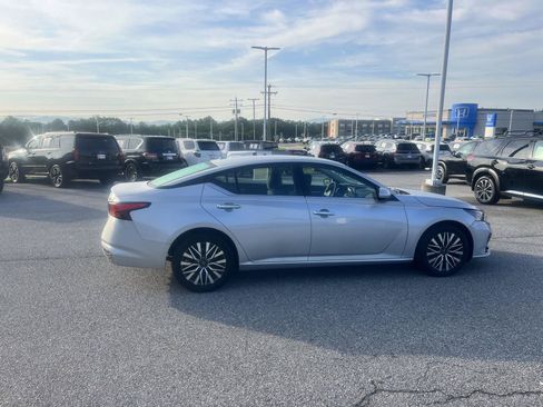 Used 2023 Nissan Altima 2.5 SV FWD image 6