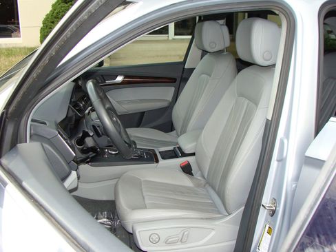 Used 2019 Audi Q5 2.0T Premium w/ Convenience Package image 7