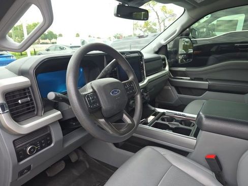 Used 2025 Ford F250 XLT w/ Black Appearance Package image 6