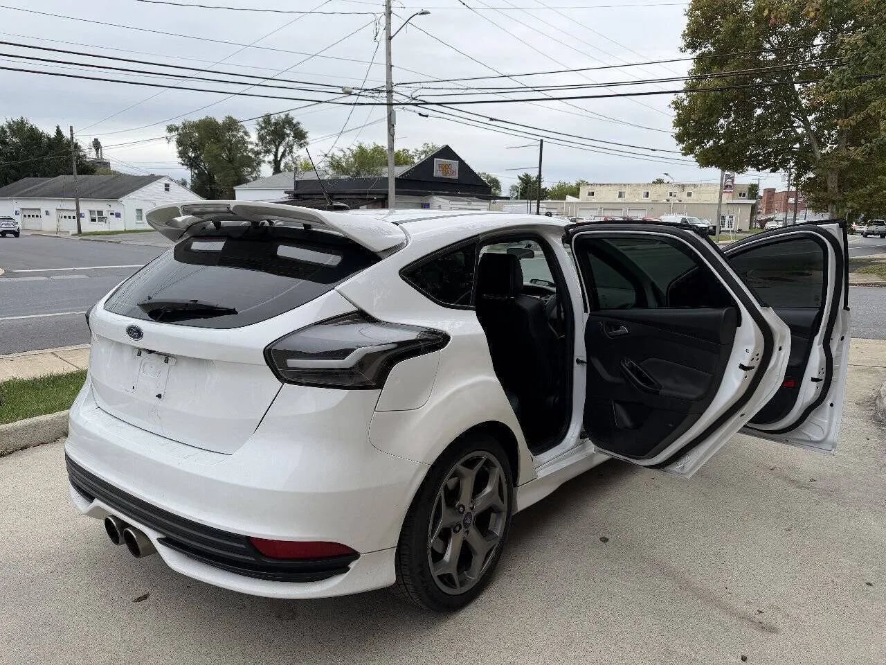 Used 2018 Ford Focus ST w/ Equipment Group 401A FWD image 11