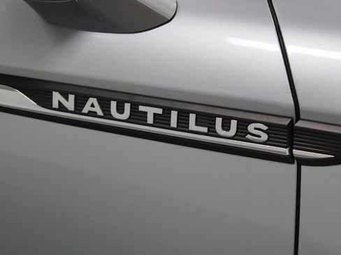 Used 2023 Lincoln Nautilus Reserve FWD image 11