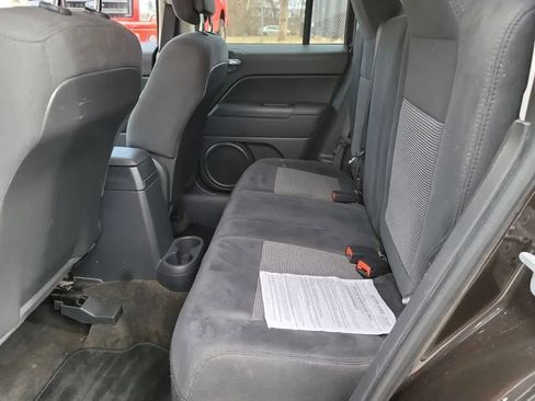 Used 2014 Jeep Patriot Latitude w/ Sun/Sound Group AWD/4WD image 19