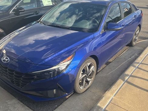 Used 2022 Hyundai Elantra SEL w/ Convenience + Premium Package image 1