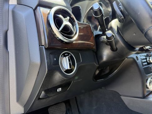 Used 2013 Mercedes-Benz GLK 350 4MATIC image 19
