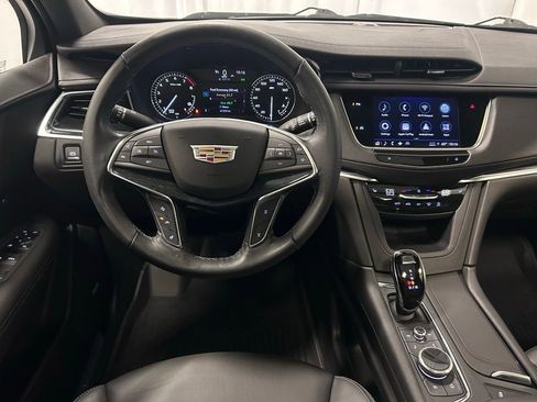 Used 2022 Cadillac XT5 Premium Luxury w/ LPO, Floor Liner Package FWD image 3