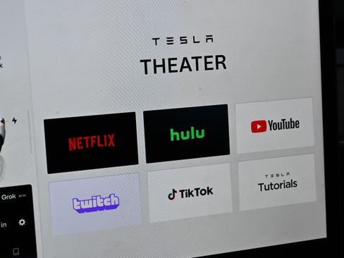 Used 2023 Tesla Model 3 Standard Range image 35