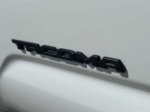 Certified 2023 Toyota Tacoma TRD Off-Road AWD/4WD image 15