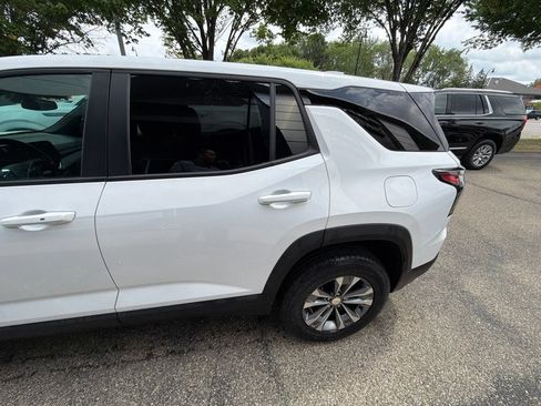 Used 2025 Chevrolet Equinox LT FWD image 3