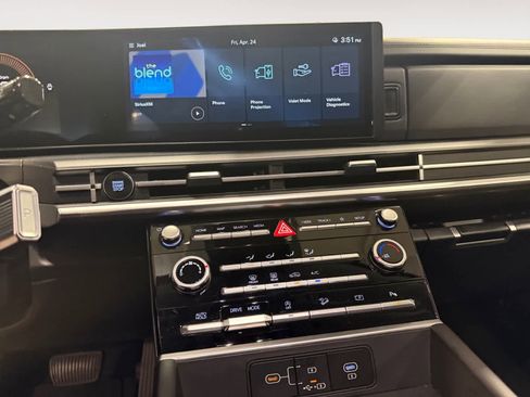 Used 2025 Hyundai Santa Fe SE w/ Tow & Go Package FWD image 12