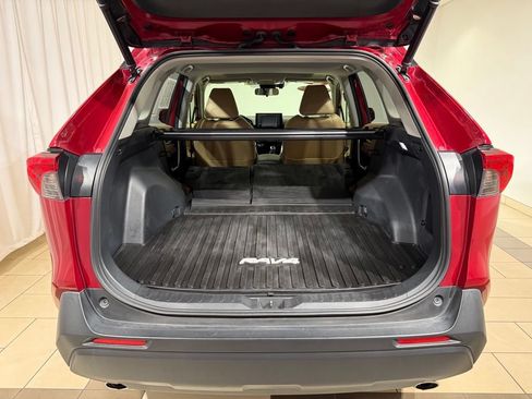 Certified 2022 Toyota RAV4 XLE Premium AWD/4WD image 11