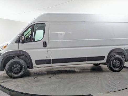 Used 2023 RAM ProMaster 2500 w/ Convenience Group FWD image 3