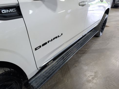 Used 2022 GMC Yukon XL Denali w/ Denali Ultimate Package AWD/4WD image 7