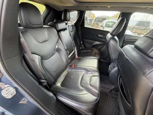 Used 2021 Jeep Cherokee Latitude Lux w/ Sun & Sound Group AWD/4WD image 10