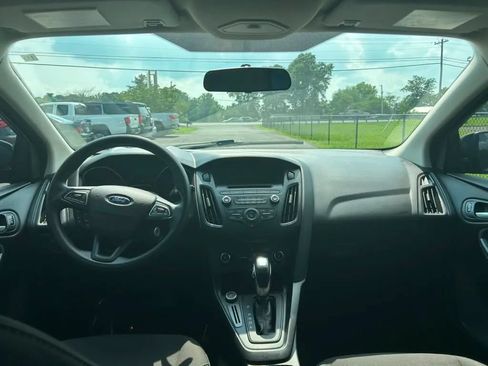 Used 2016 Ford Focus SE FWD image 9