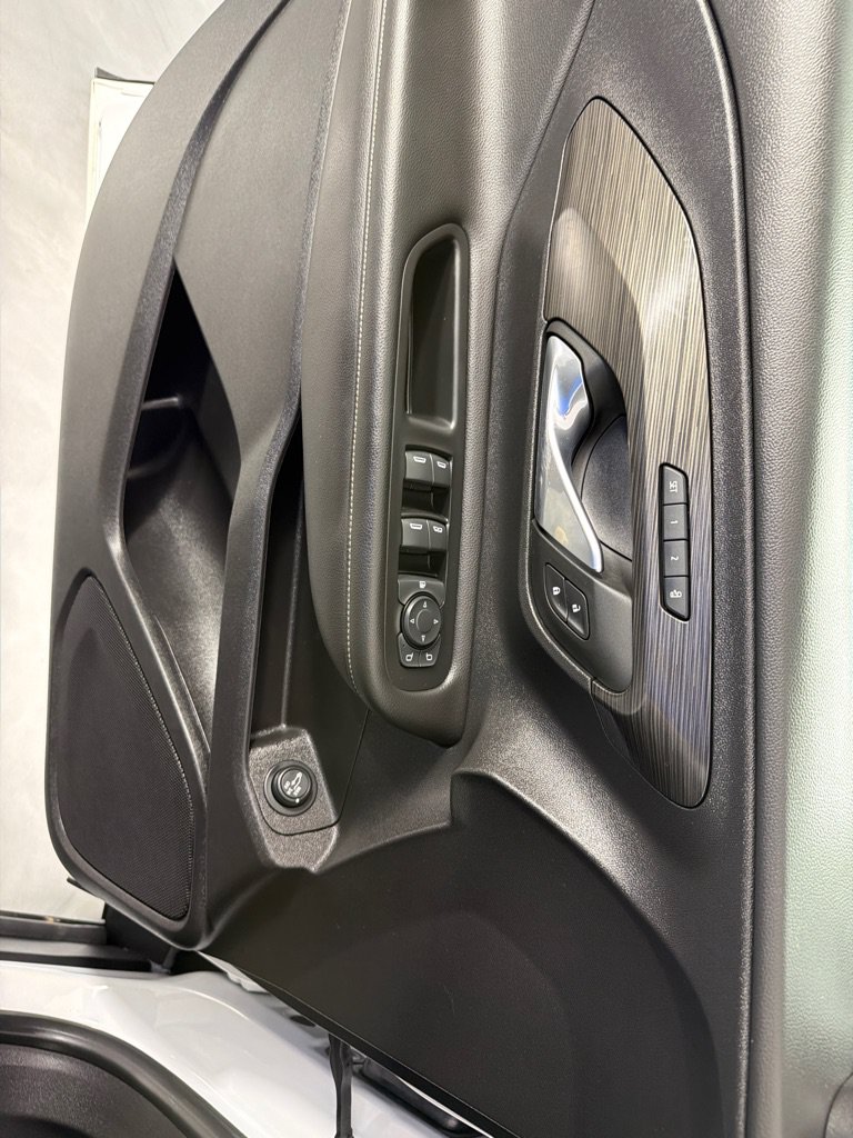 Used 2022 GMC Terrain SLT w/ LPO, Floor Liner Package FWD image 9