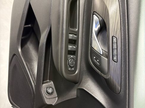 Used 2022 GMC Terrain SLT w/ LPO, Floor Liner Package FWD image 9