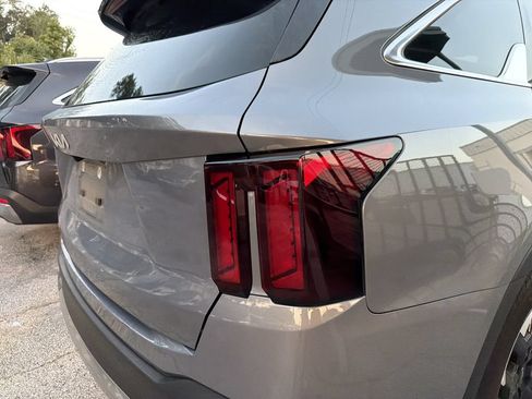 Used 2025 Kia Sorento S w/ Panoramic Sunroof Package FWD image 10