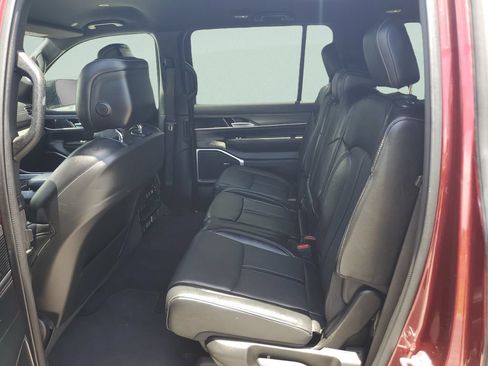 Used 2024 Jeep Wagoneer Series II w/ Flexible Seating Group AWD/4WD image 10