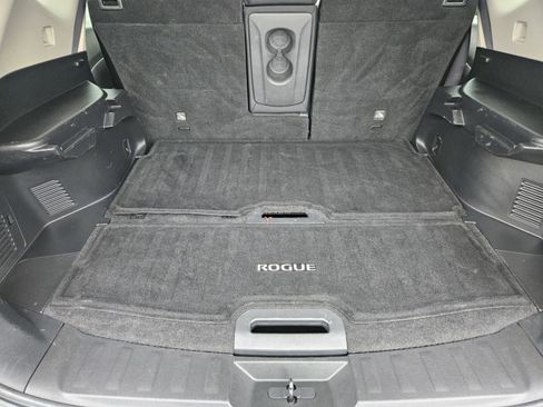 Used 2018 Nissan Rogue S image 33
