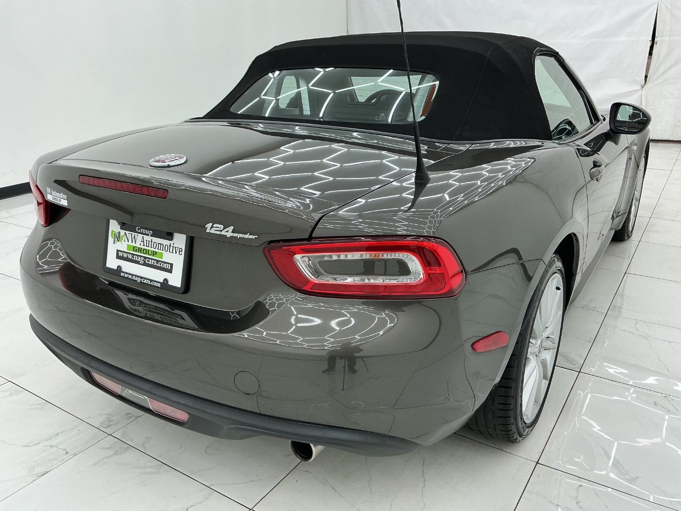 Used 2017 FIAT 124 Spider Lusso RWD image 8