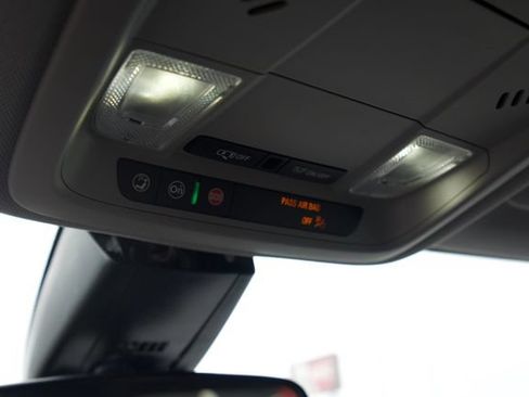 Used 2025 Chevrolet Blazer LT FWD image 24