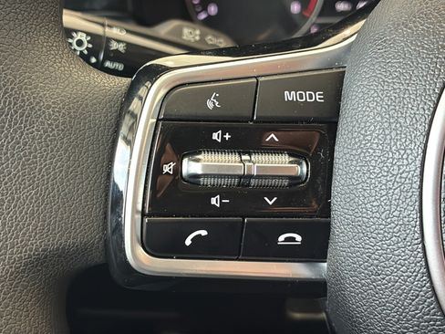 Used 2023 Kia Sorento LX FWD image 26