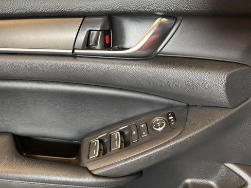 Used 2018 Honda Accord LX image 19