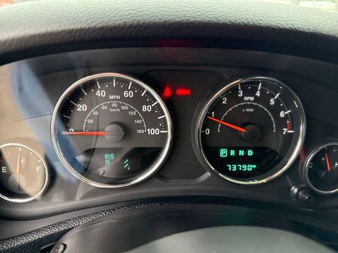 Used 2015 Jeep Wrangler Unlimited Sahara w/ Connectivity Group image 15