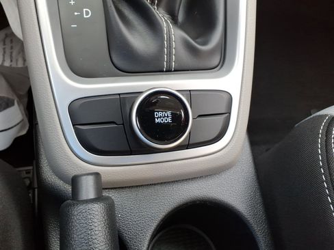 Used 2023 Hyundai Venue SEL w/ Cargo Package image 18