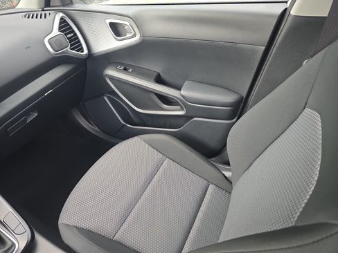 Certified 2025 Kia Soul LX FWD image 15