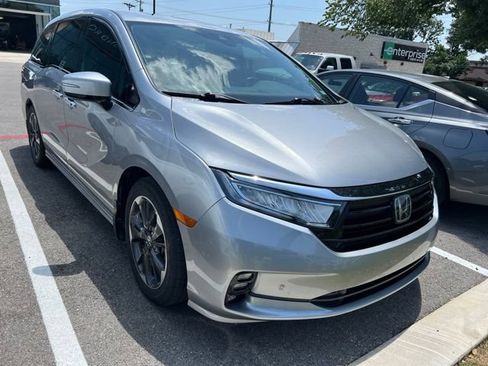 Used 2022 Honda Odyssey Elite image 2