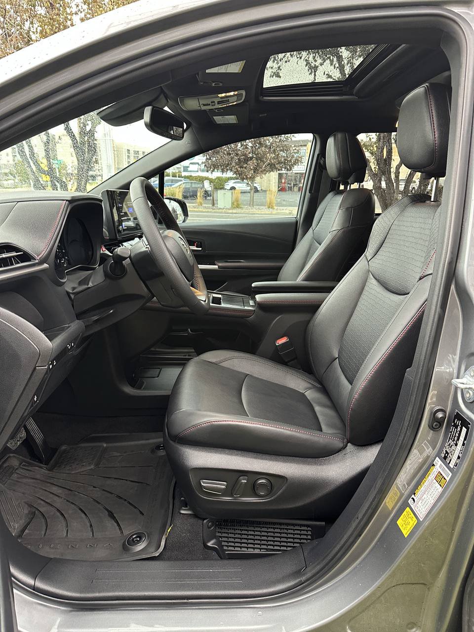 Used 2026 Toyota Sienna XSE AWD/4WD image 16