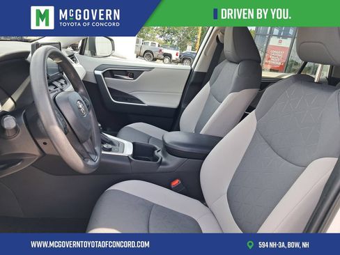 Used 2022 Toyota RAV4 XLE w/ Convenience Package AWD/4WD image 16