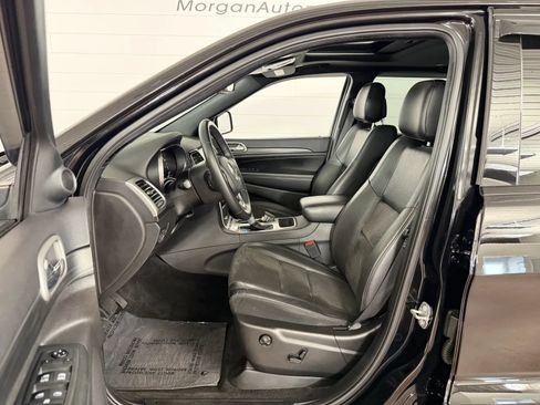 Used 2019 Jeep Grand Cherokee Altitude AWD/4WD image 11