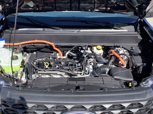 New 2025 Ford Maverick XL image 41