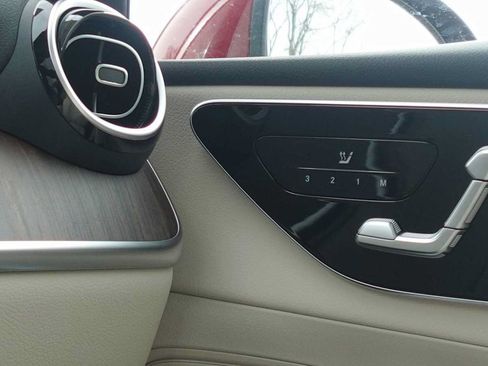 Used 2026 Mercedes-Benz GLC 300 4MATIC image 37