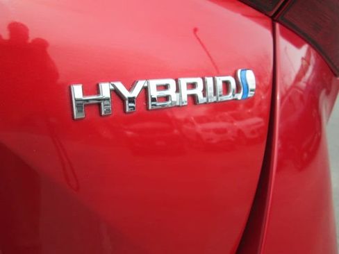 Used 2020 Toyota Prius LE w/ Carpet Mat Package image 8