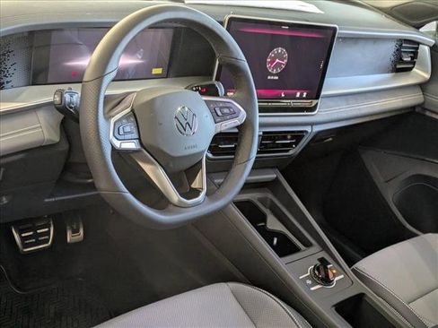 New 2026 Volkswagen Tiguan SE R-Line FWD image 4