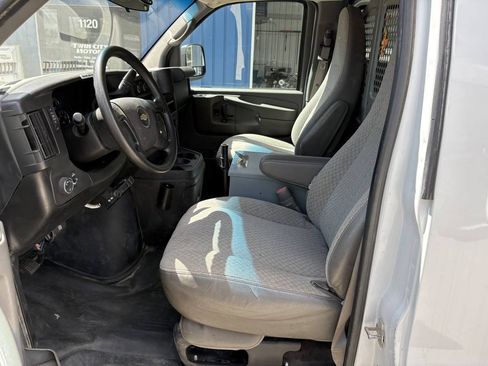 Used 2014 Chevrolet Express 2500 RWD image 19