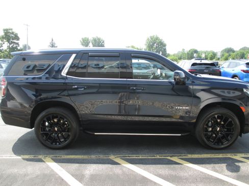Used 2024 Chevrolet Tahoe LT w/ Luxury Package AWD/4WD image 6