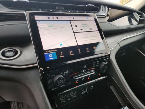 Used 2023 Jeep Grand Cherokee Limited w/ Trailer Tow Prep Group (B) image 9