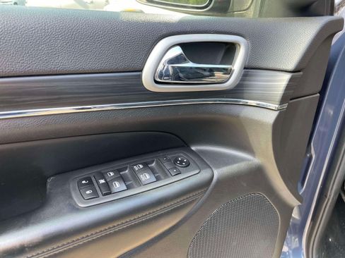Used 2020 Jeep Grand Cherokee Limited AWD/4WD image 17