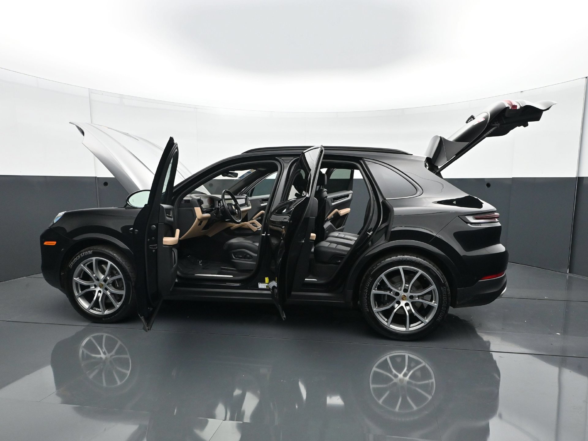 Used 2024 Porsche Cayenne AWD/4WD image 34