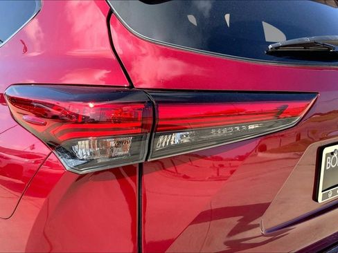Used 2022 Toyota Highlander Platinum AWD/4WD image 30