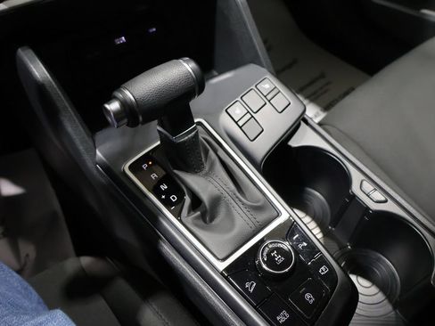 Used 2025 Kia Sportage LX image 29