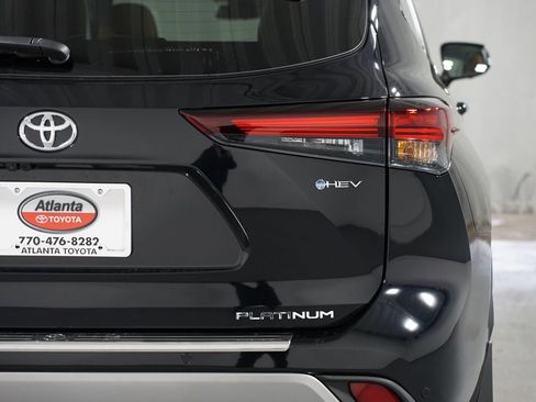 New 2026 Toyota Highlander Platinum image 10