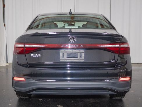 Used 2025 Volkswagen Jetta SE FWD image 3