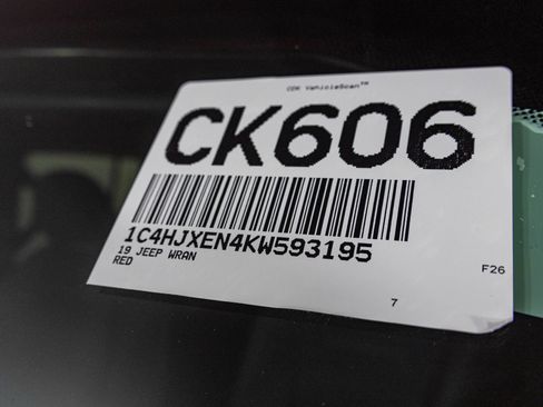 Used 2019 Jeep Wrangler Unlimited Sahara AWD/4WD image 52