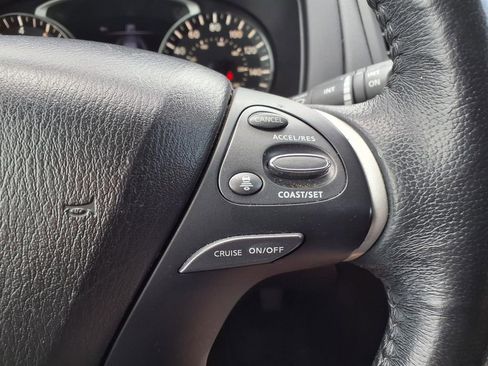 Used 2018 Nissan Pathfinder SL FWD image 20