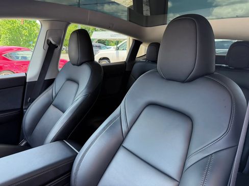 Used 2022 Tesla Model Y Long Range AWD/4WD image 19